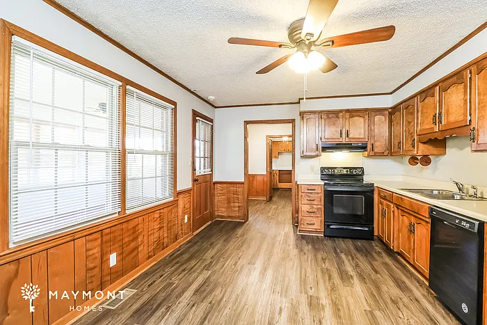 409 Shamrock Dr — Photo 9
