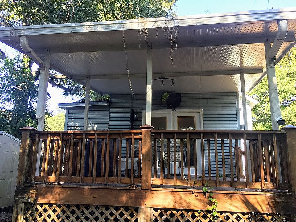 2nd image of 607 E Belmont St