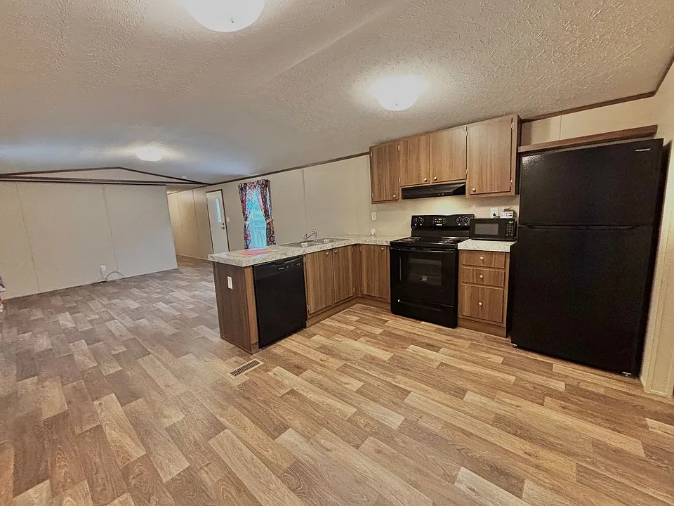 300 Cherokee Ln