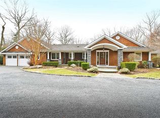 15 Hart Pl, Dix Hills, NY 11746
