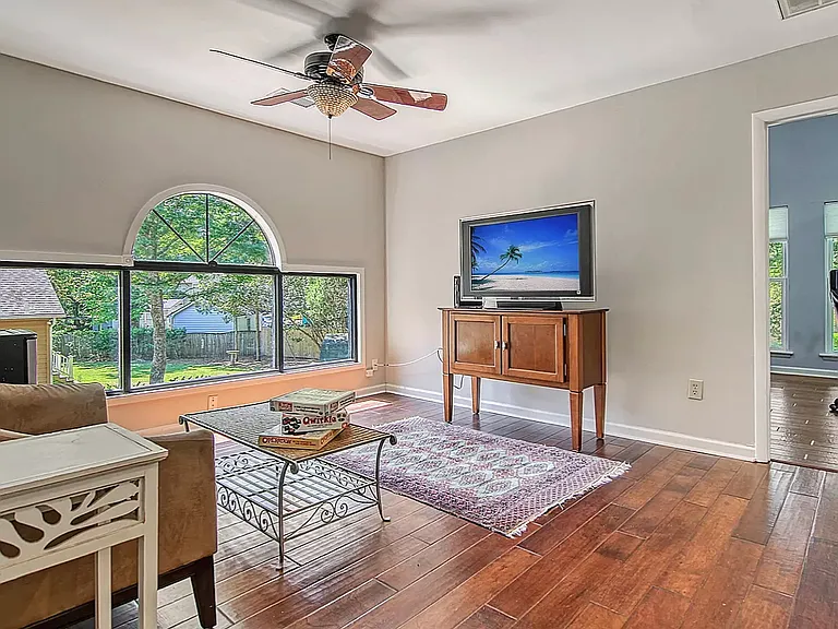2055 Prospect Hill Dr — Photo 10