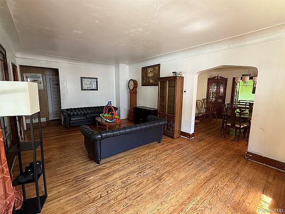 4th image of 732 15th St
