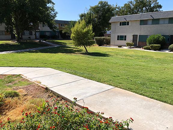 3rd image of 210 Greenbriar Townhouse Way