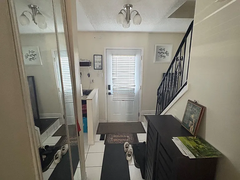 45 Hansen Rd E — Photo 2