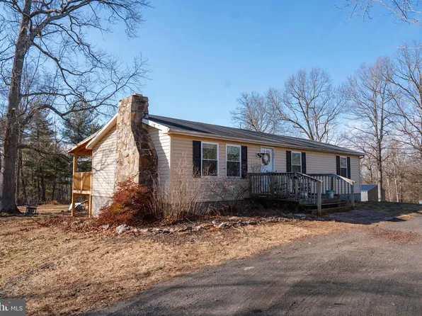 9484 River Rd, Hedgesville, WV 25427