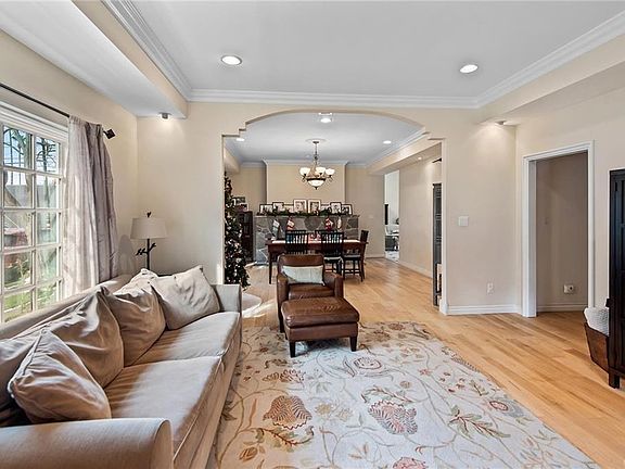 5th image of 12255 Cantura St