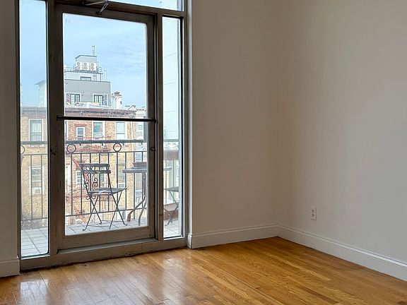 3rd image of 47 Maujer St APT 4C