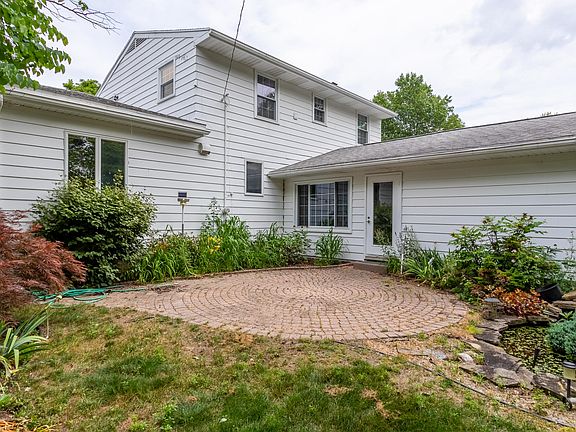 2nd image of 2661 Linden St