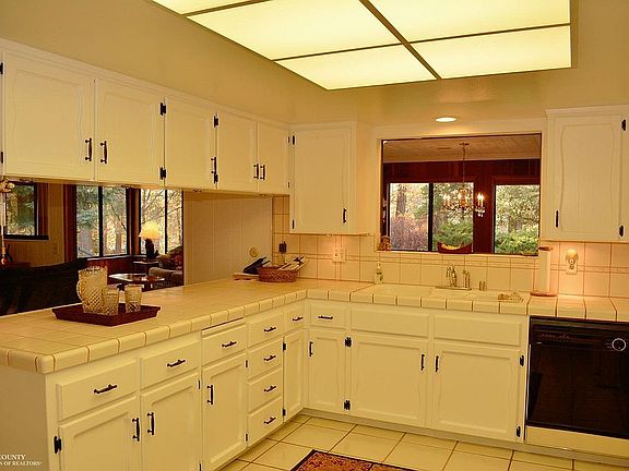 4th image of 12588 Robinhood Dr