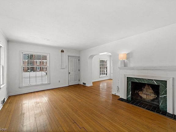 4th image of 20715 Stratford Ave
