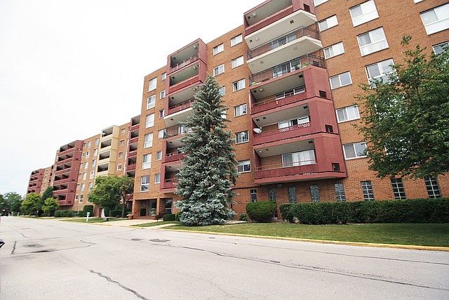 1st image of 200 Park Ave APT 418