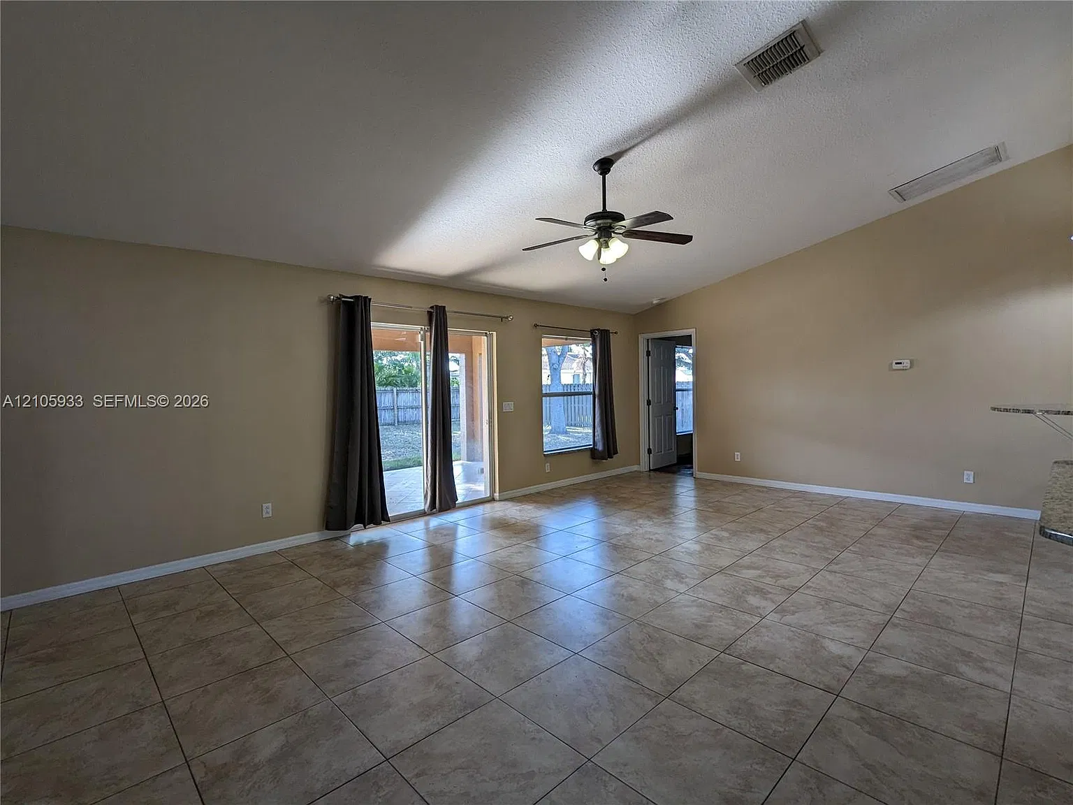 4 bed, 3.0 bath, 2264 sqft, $2,900 — Photo 3