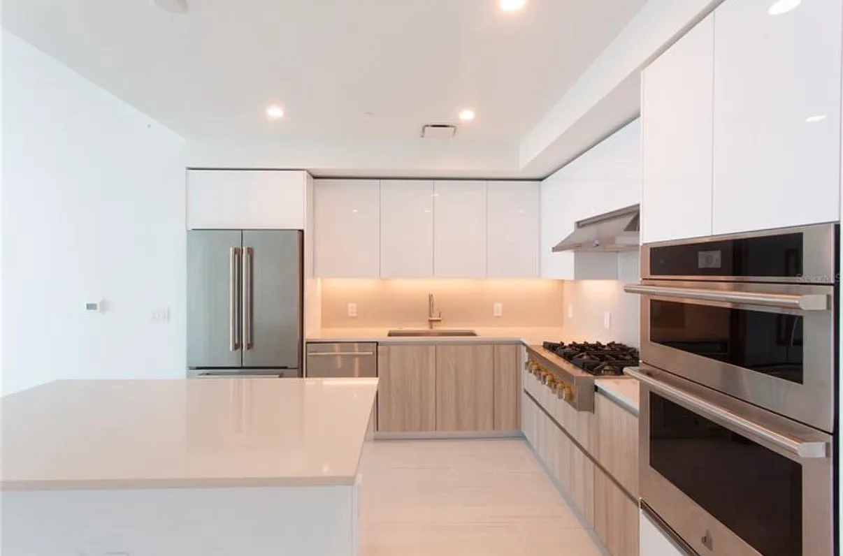 3 bed, 3.5 bath, 2658 sqft, $11,000 — Photo 3