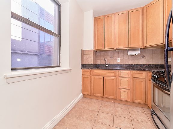 4th image of 243 W 99th St #E7