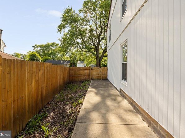 11 Millcrest Ct, Derwood, MD 20855