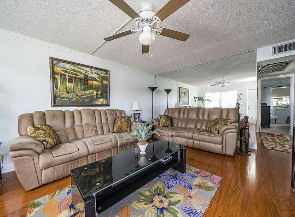 2nd image of 269 Sheffield St E #269