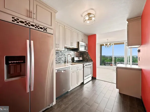 3900 Ford Rd APT 15R, Philadelphia, PA 19131