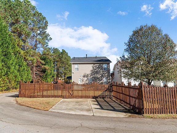 4th image of 100 York Dr