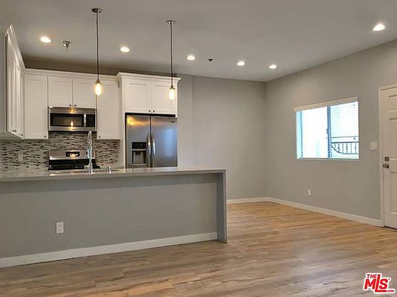 2nd image of 10560 Santa Monica Blvd APT 2