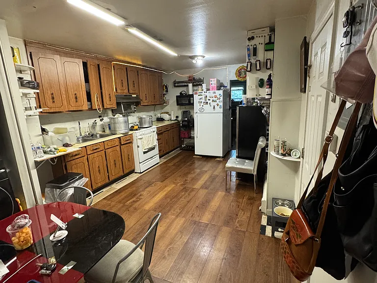 229 London St #2 — Photo 8