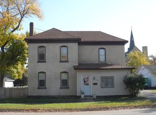 145 Meridian St S, Belle Plaine, MN 56011