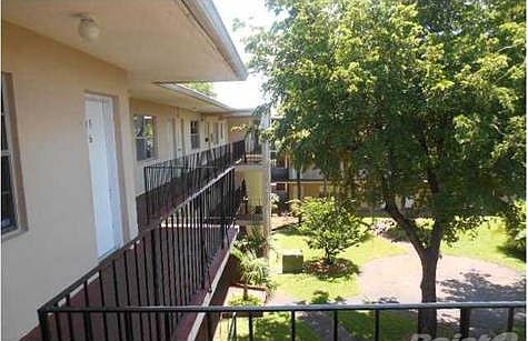 3rd image of 1330 W 54th St APT 307C