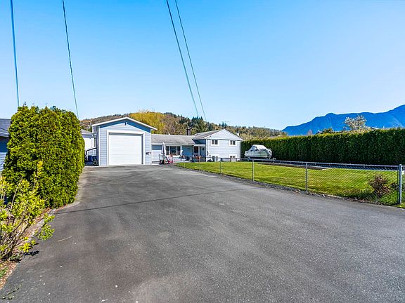 3rd image of 7489 Morrow Rd