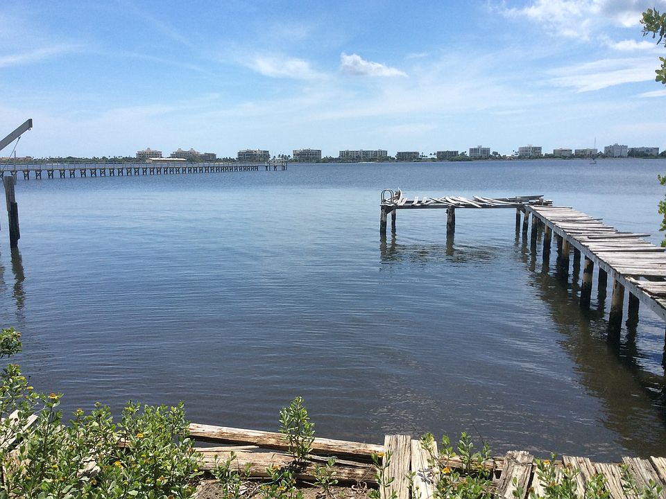 1st image of 722 S Lakeside Dr