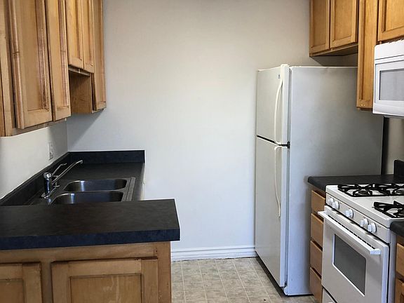 Kitchen (appliances included)