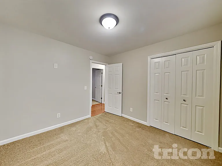 229 Montclaire Cir — Photo 12