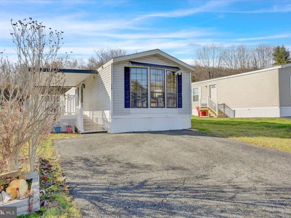74 Southwick Dr, Hereford, PA 18056