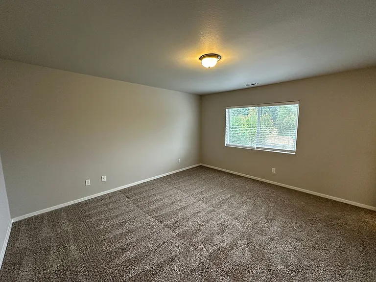 5032 Evie St SE — Photo 15