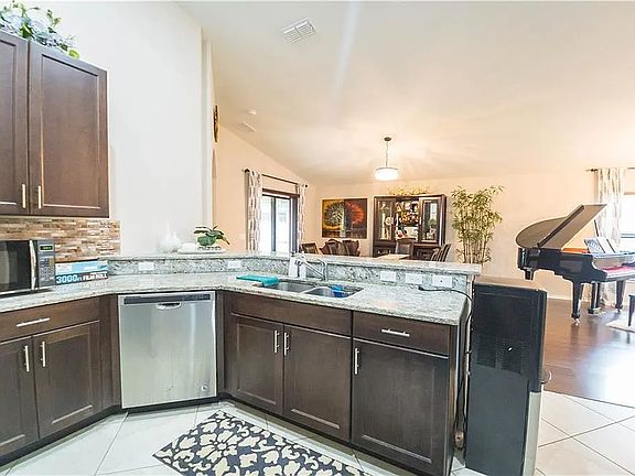 5th image of 1038 Buccaneer Blvd