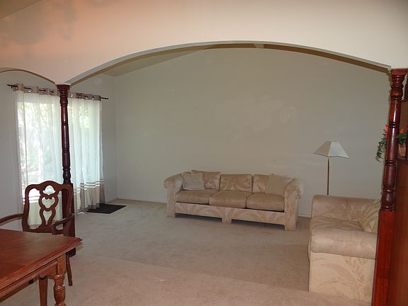 5th image of 343 Sharon Dr