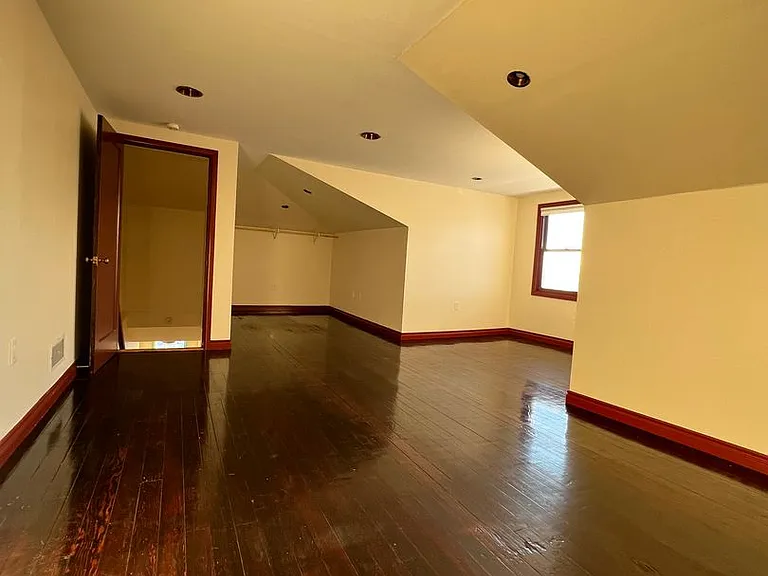 403-405 1/2 W Granite St — Photo 21