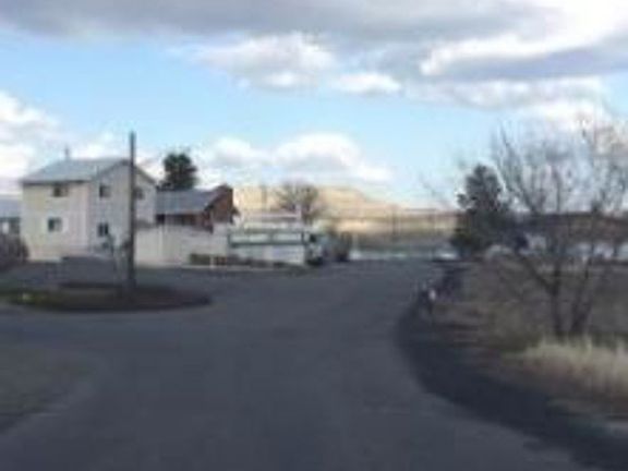 Exterior Neighborhood (street photo)