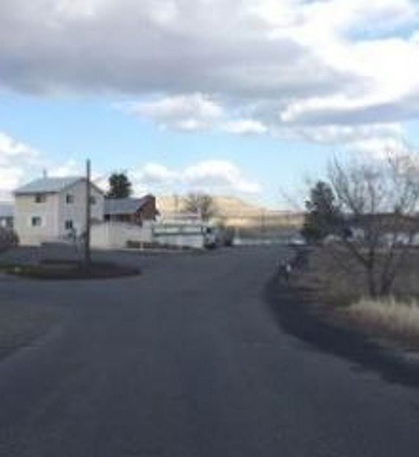 Exterior Neighborhood (street photo)
