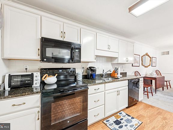 3rd image of 411 Paoli Pointe Dr