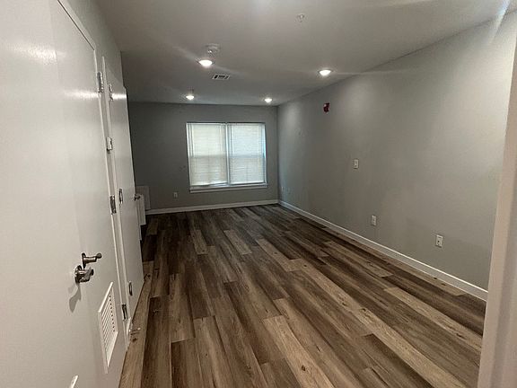 3rd image of 154 Hamilton Ave #4