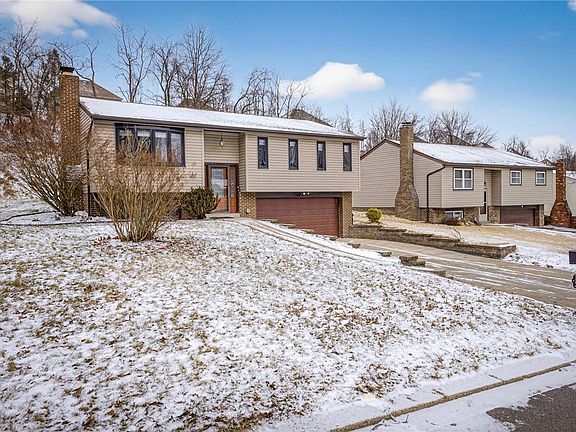 3rd image of 216 Manor Dr