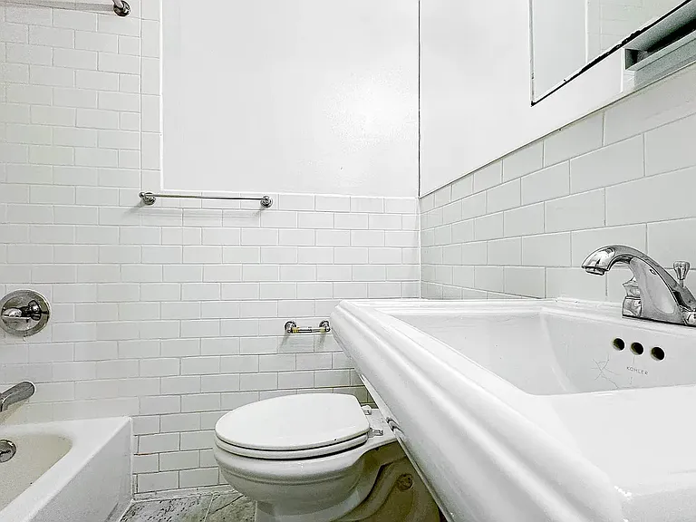 344 E 55th St #1A — Photo 6