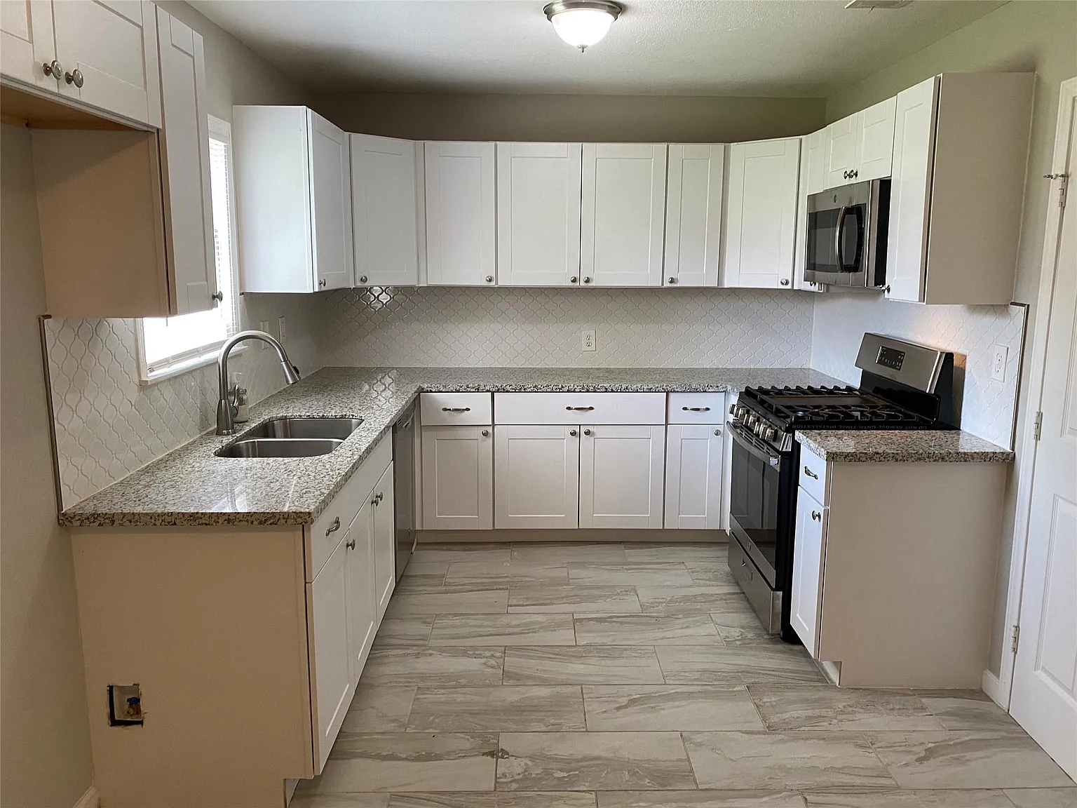 3 bed, 2.0 bath, 1112 sqft, $1,495 — Photo 3