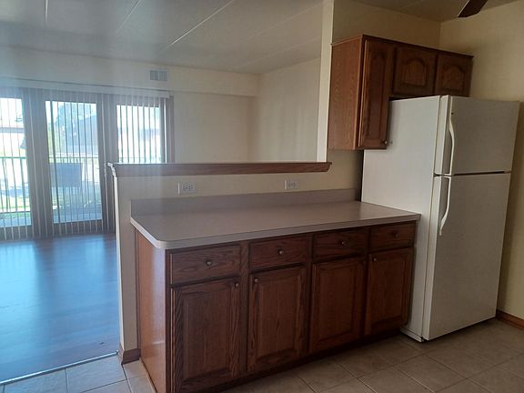 5th image of 5617 W 103rd St APT 1N