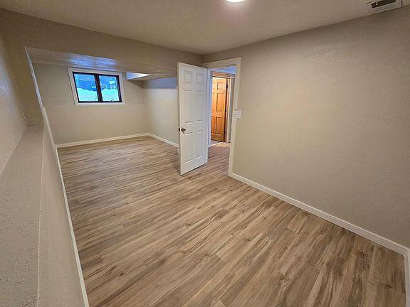 3rd image of 209 Lakeshore Dr W