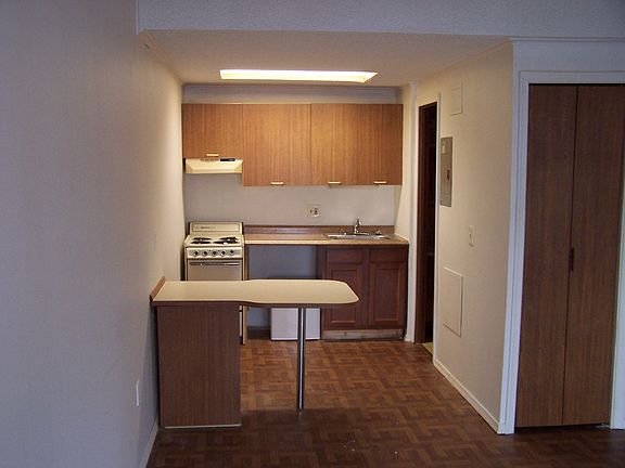 3rd image of 8107 Glen Hollow Dr APT J