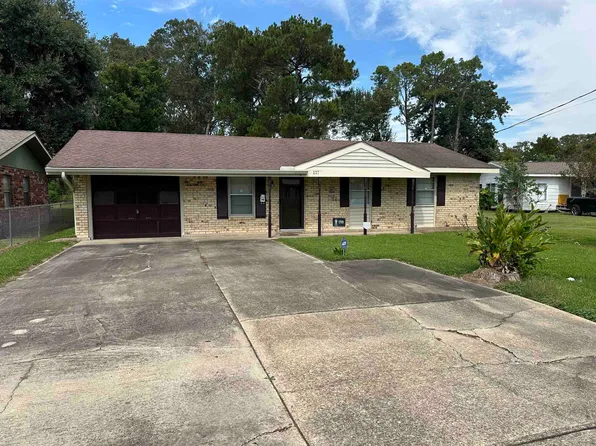 227 Seagraves St, Jennings, LA 70546