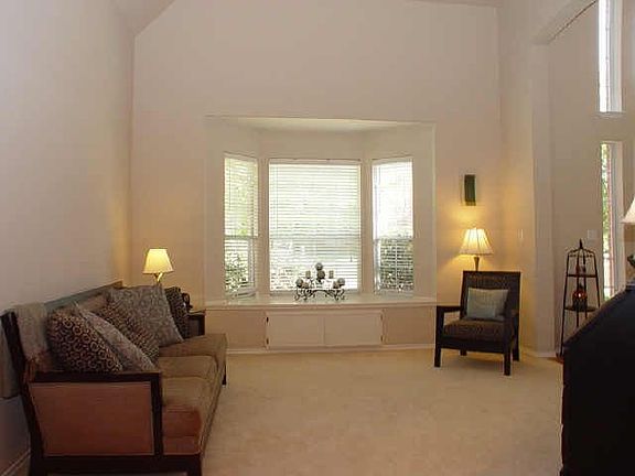 3rd image of 10113 Forrest Dr