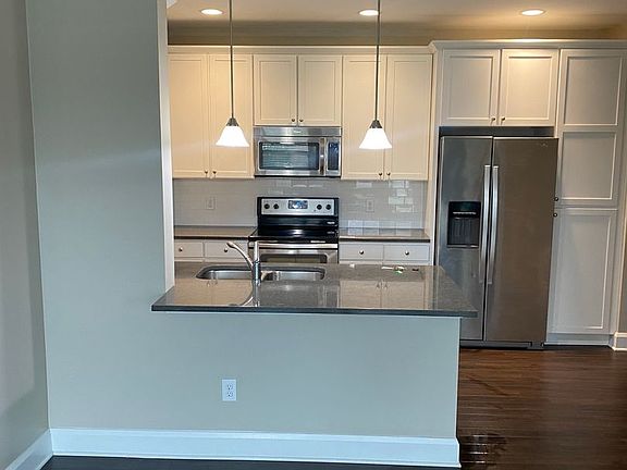 3rd image of 1378 King Ave APT 101