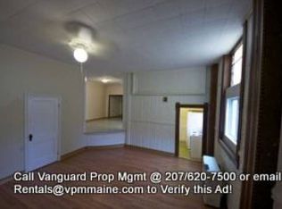 17 Lincoln Ave APT B, Gardiner, ME 04345