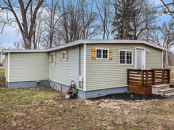3rd image of 6597 Lakewood Dr